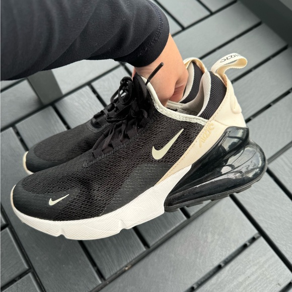 Nike Air Max 270 - Picture 9 of 10